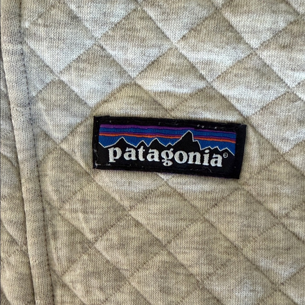 Patagonia Quilted Full-Zip Jacket in Off-White/Gray - Picture 2 of 5
